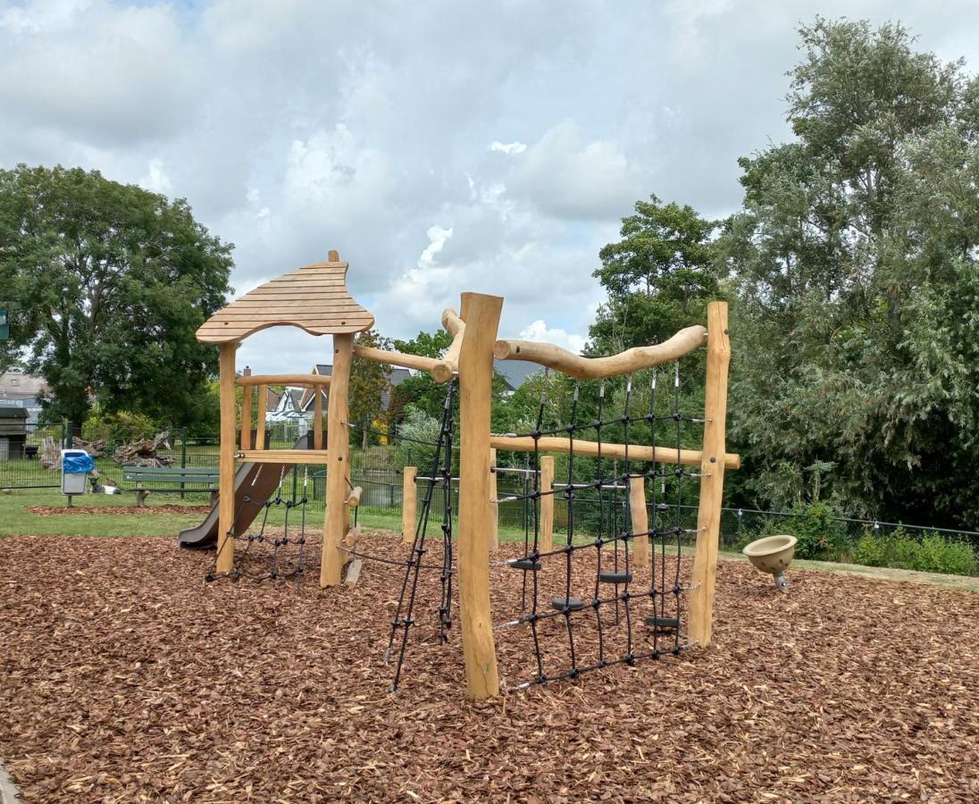 Huisje Finn, Met Grote Tuin En Veel Privacy Dirkshorn Bagian luar foto